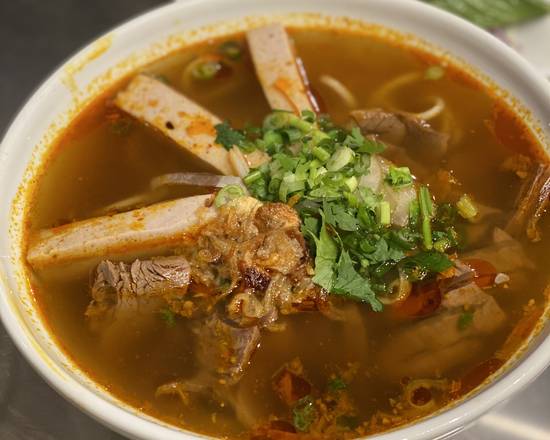 SP2.  Hue Style Noodle               顺化牛肉粉         Bún bò Huế